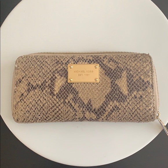 Michael Kors Handbags - Michael Kors wallet/ cardholder